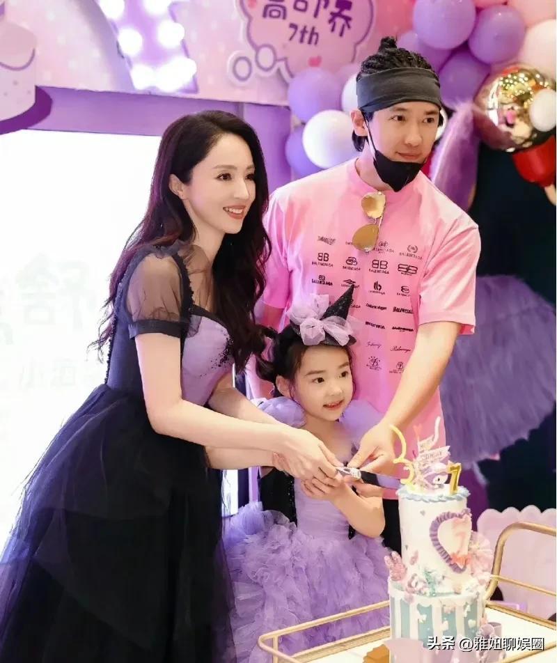 高云翔最新圖片，學(xué)習、變化與自信的舞臺風(fēng)采展示