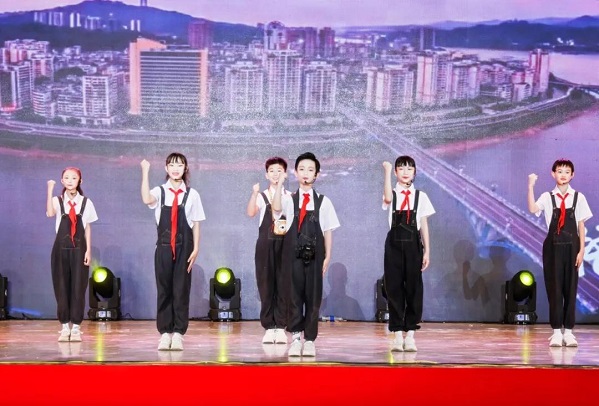 文化與時(shí)尚交融，最新廣場(chǎng)舞曲引領(lǐng)2024風(fēng)尚