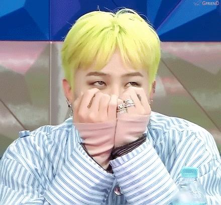 耐克最新海報引領(lǐng)運動(dòng)風(fēng)尚，激發(fā)無(wú)限潛能，展示時(shí)尚力量