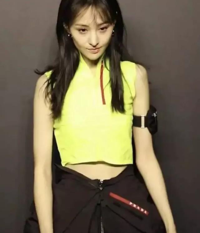 鄭爽最新動(dòng)態(tài)2024，多維度審視與深度探討