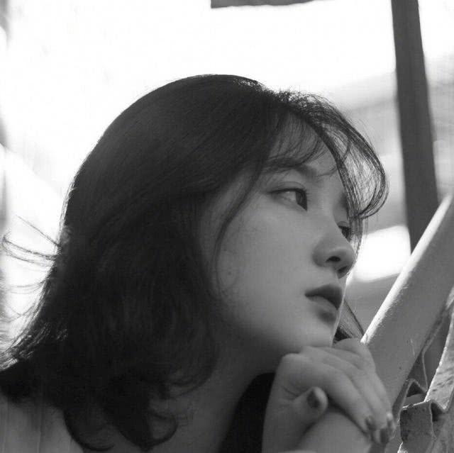 最新潮流前線(xiàn)，展現獨特個(gè)性的時(shí)尚風(fēng)采！