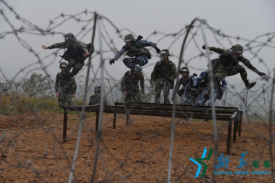 大學(xué)最新野戰圖片揭秘，小巷深處的獨特風(fēng)情魅力展示