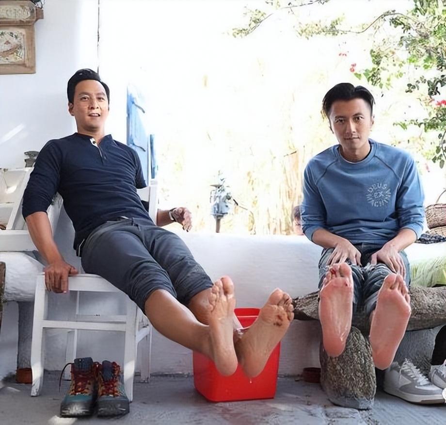 最新時(shí)尚步行舞，舞動(dòng)自信，釋放變化的力量