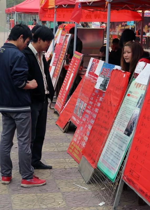 豐城最新晉工招聘，小巷中的獨特機遇，探索職業(yè)新篇章！