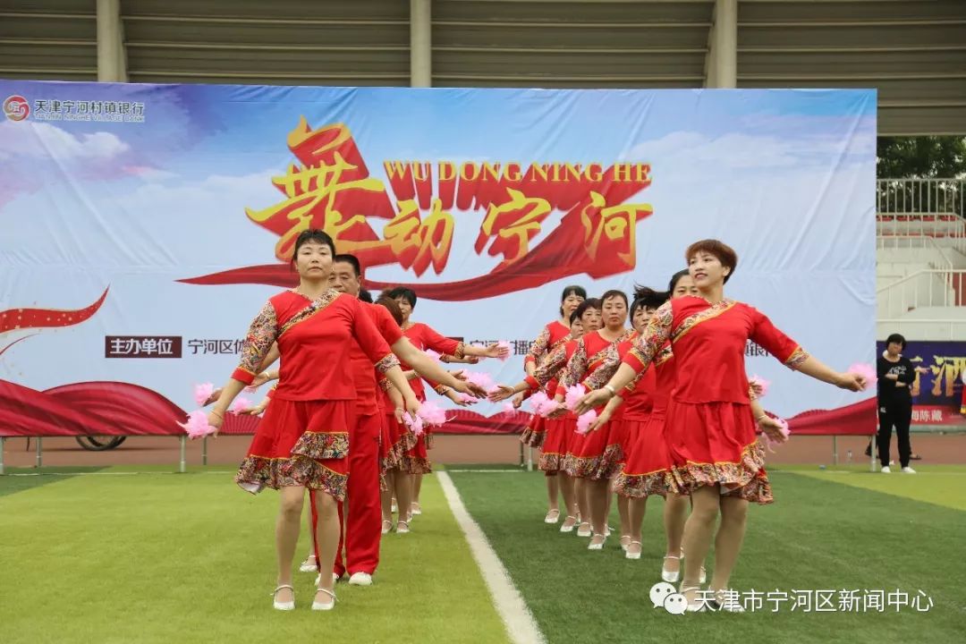 雪山姑娘的獨特風(fēng)情，最新水兵舞在小巷深處的展現