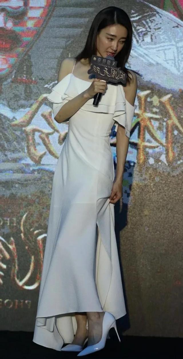 王麗坤最新發(fā)布會(huì )驚艷亮相，星光閃耀的瞬間