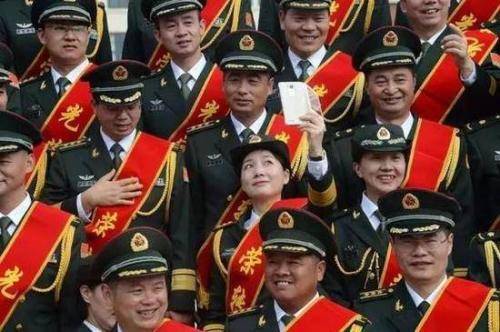 軍官轉業(yè)政策最新探索，小巷獨特風(fēng)味與轉業(yè)安置新動(dòng)向