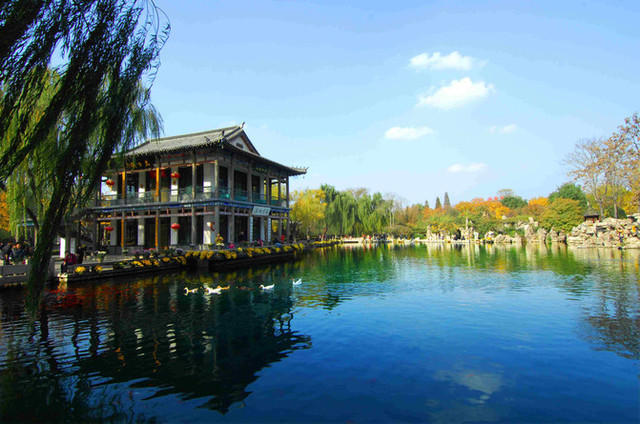 大明湖深度游，巷弄美食秘境探索