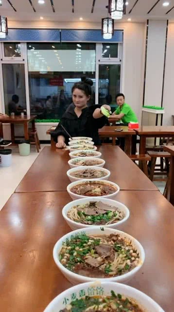 智能面食競技盛宴，全新科技引領(lǐng)吃面條比賽風(fēng)潮！