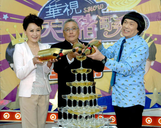 豬哥亮陳亞蘭最新動(dòng)態(tài)揭秘，小巷美食寶藏大揭秘！