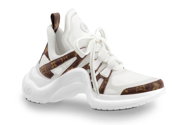 最新款LV女鞋登場(chǎng)，時(shí)尚巔峰之作閃耀亮相