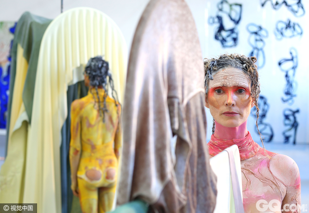 最新人體藝術(shù)展示，小巷深處的藝術(shù)秘境探索