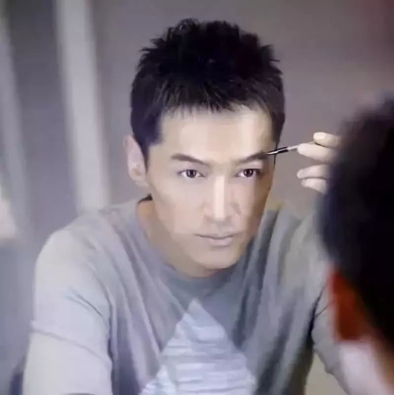 男明星與同性戀話(huà)題，理解與尊重的步驟指南