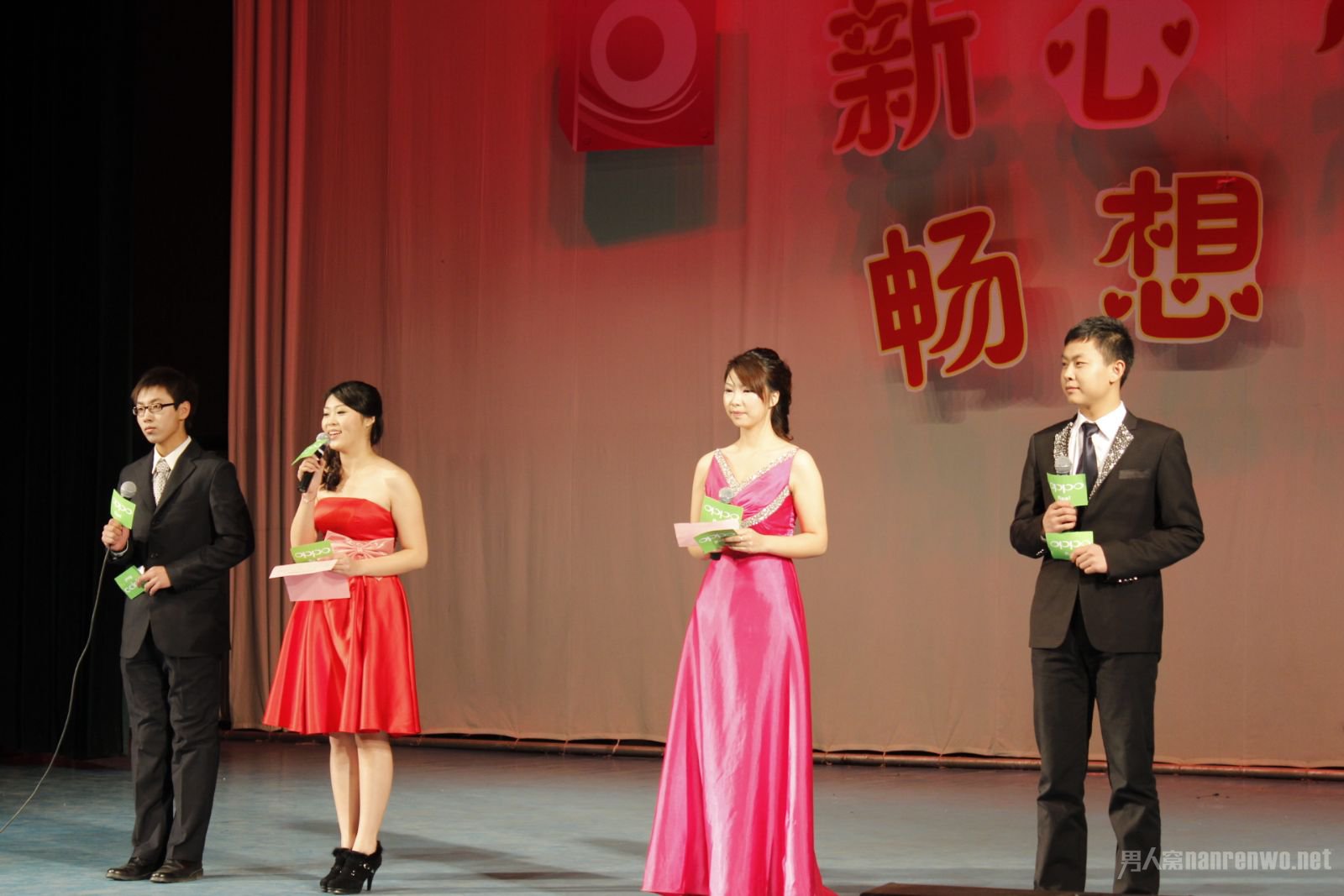 引領(lǐng)時(shí)代風(fēng)尚的舞臺之韻，最新主持詞精選集