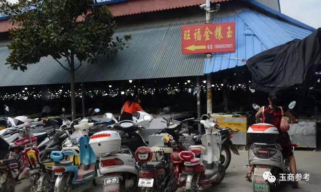 鎮平貼吧科技新品亮相，體驗未來(lái)生活新紀元最新動(dòng)態(tài)