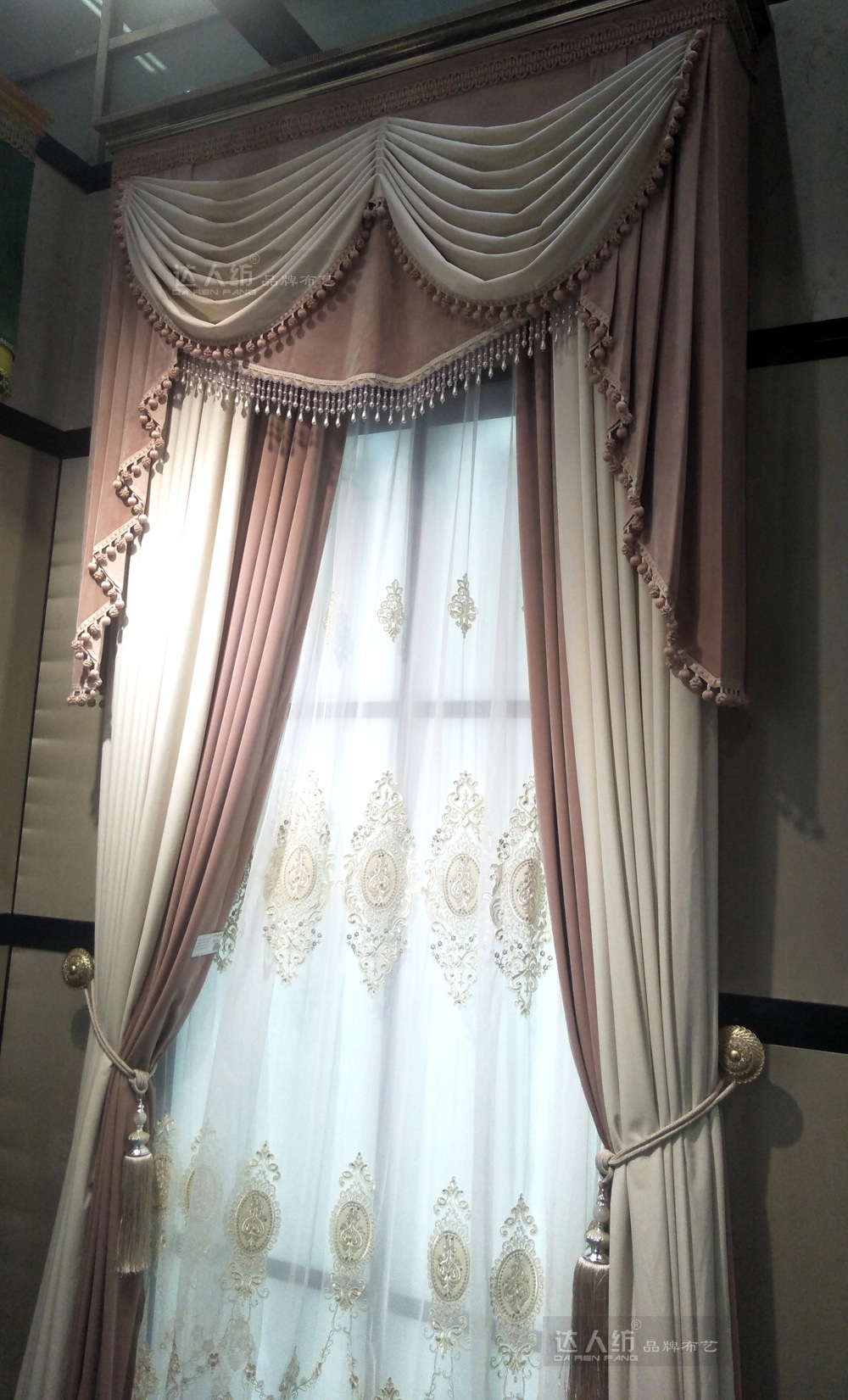 最新窗?？钍綀D片，時(shí)尚與歷史的完美交融