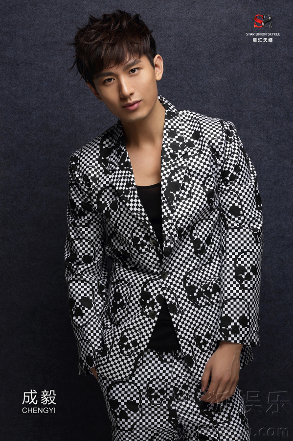 成毅最新劇透揭秘，小巷深處的獨特風(fēng)情